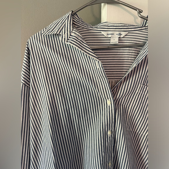 Old Navy Button Down Boyfriend Shirt - Picture 3 of 4